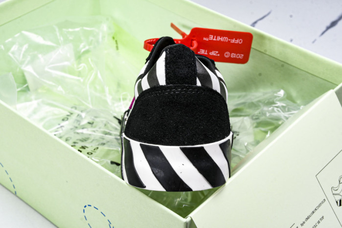 Off-White c/o Virgil Abloh