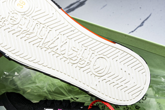 Off-White c/o Virgil Abloh