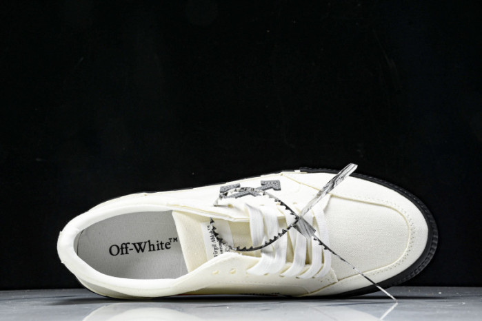 Off-White c/o Virgil Abloh