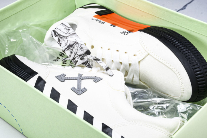 Off-White c/o Virgil Abloh