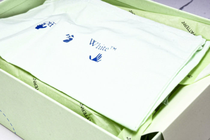 Off-White c/o Virgil Abloh