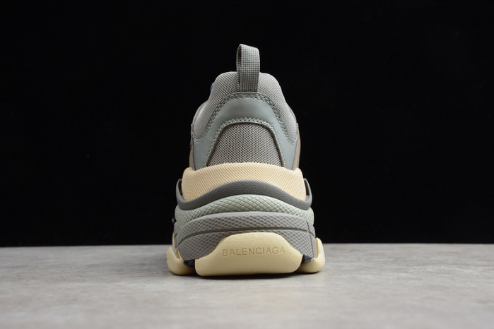 Ba*len*cia*ga triple s w09o5 9021