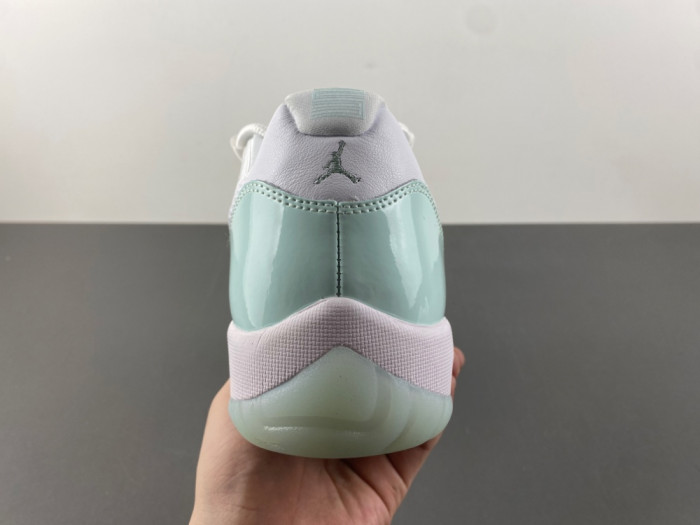 Air Jordan 11 Low "Igloo" AH7860-103