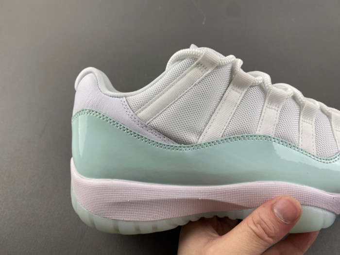 Air Jordan 11 Low "Igloo" AH7860-103