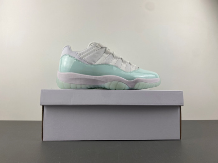 Air Jordan 11 Low "Igloo" AH7860-103