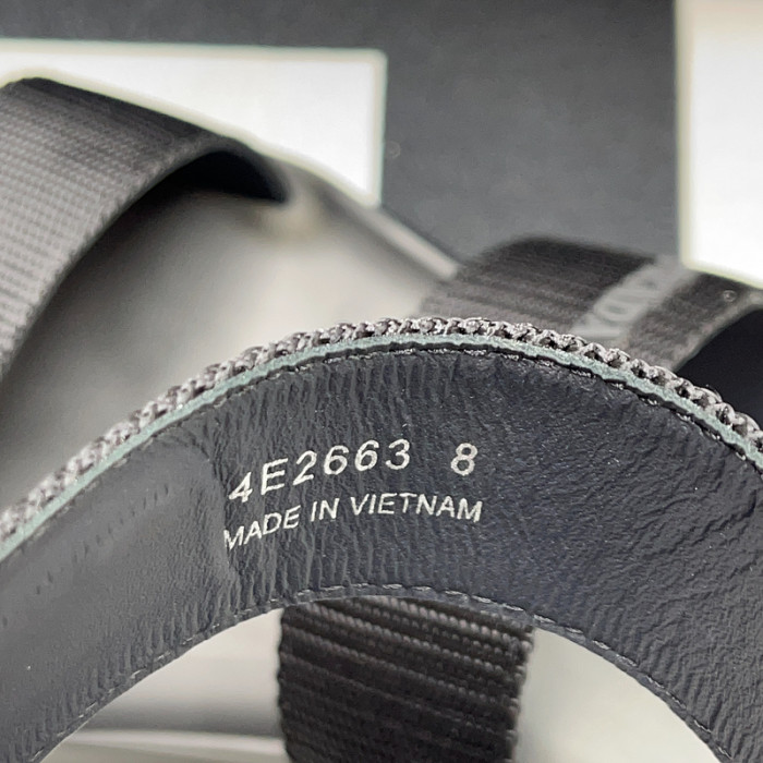pra*a sandals p072