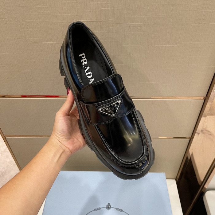 pra*a loafers p025