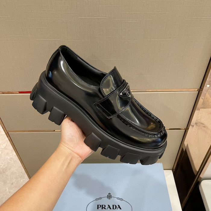 pra*a loafers p025