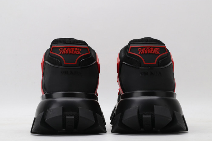 pra*a sneaker p020
