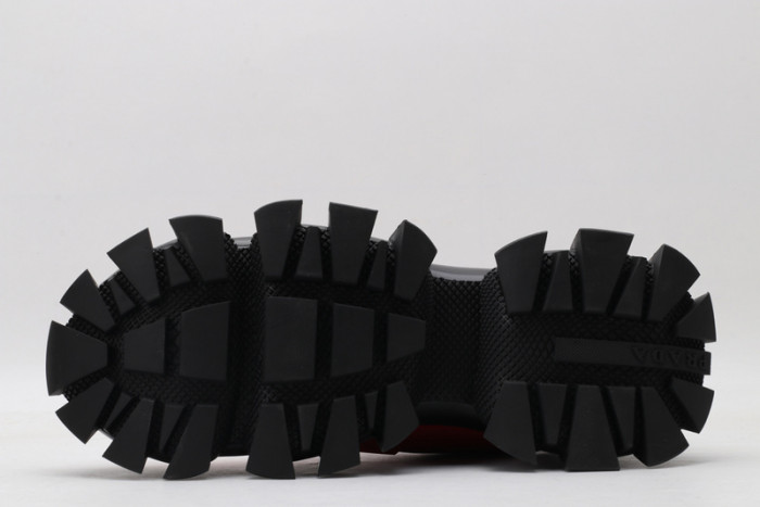pra*a sneaker p020