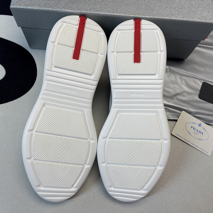 pra*a sneaker p050