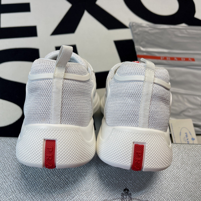 pra*a sneaker p050