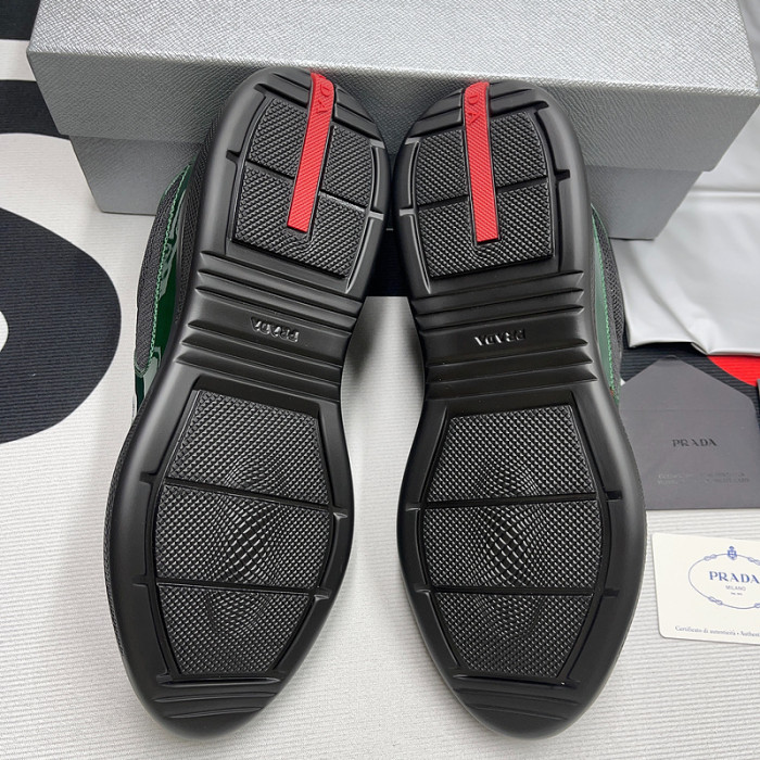 pra*a sneaker p047
