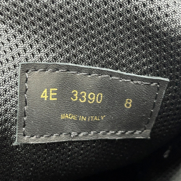pra*a sneaker p047