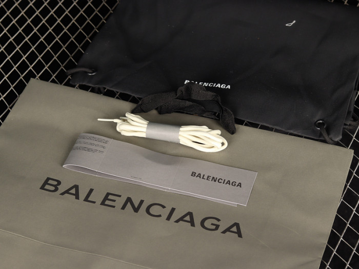 Ba*len*cia*ga track w2la2 9110