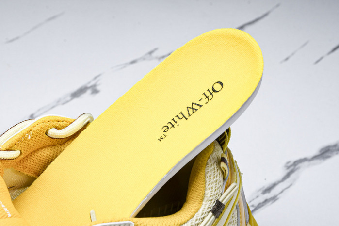 Off-White c/o Virgil Abloh