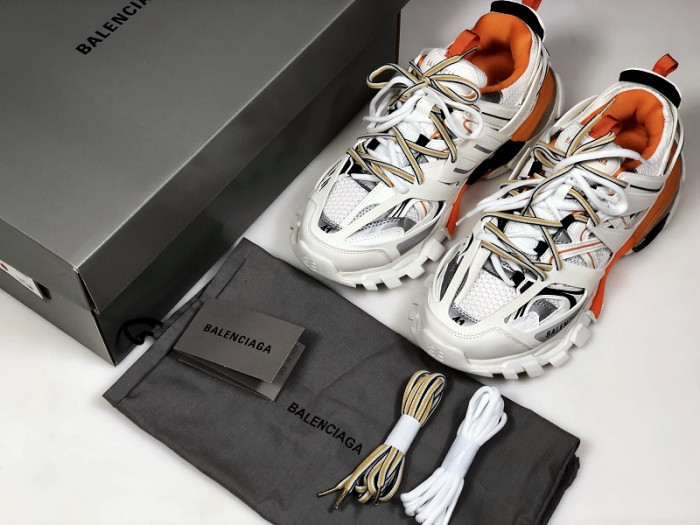 Off-White c/o Virgil Abloh