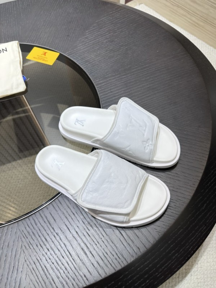 L0VT SANDALS