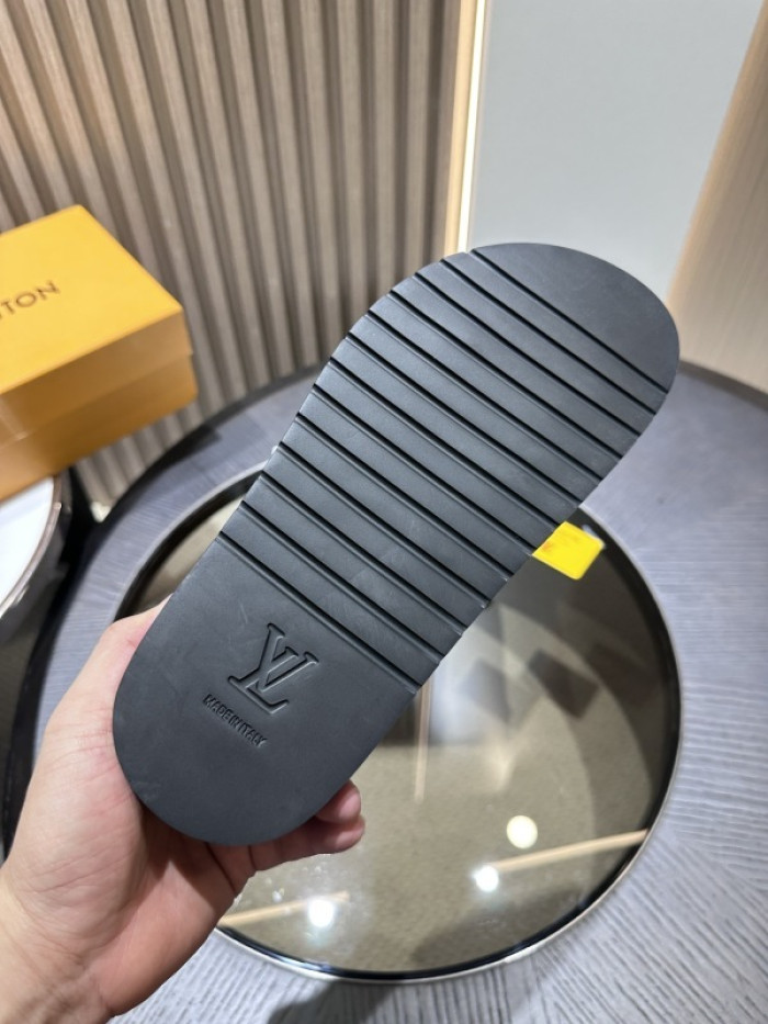 L0VT SANDALS