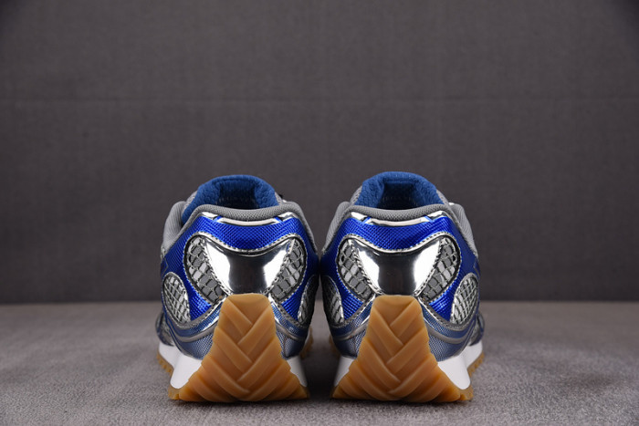 Bo*te*ga Ve*ne*ta BV037