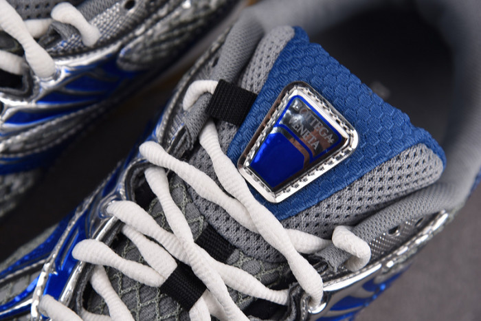 Bo*te*ga Ve*ne*ta BV037