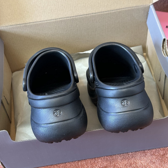 Ba*len*cia*ga Sandals