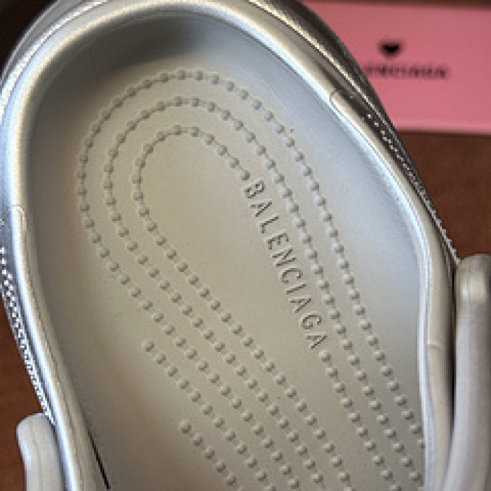 Ba*len*cia*ga Sandals