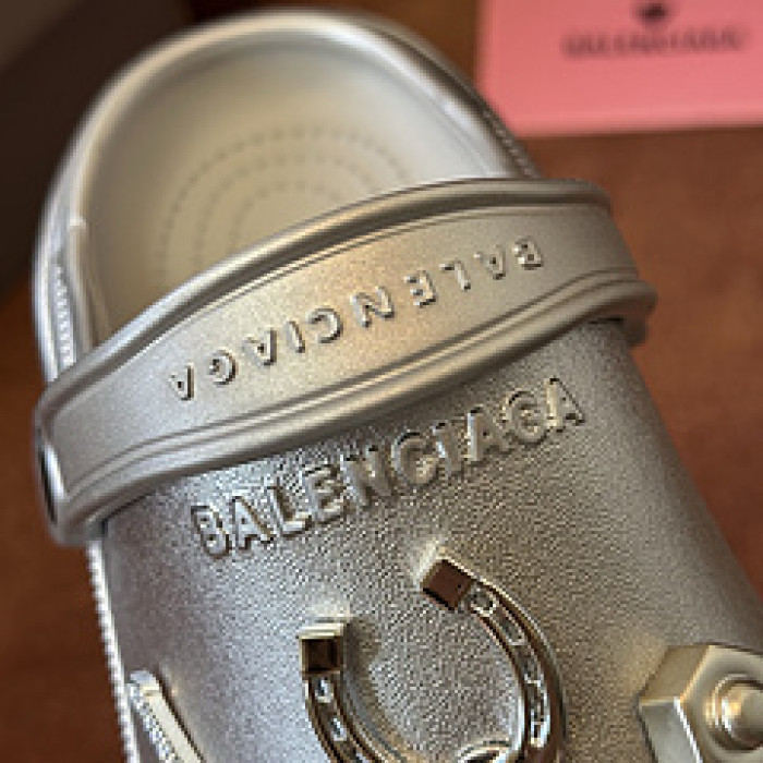 Ba*len*cia*ga Sandals