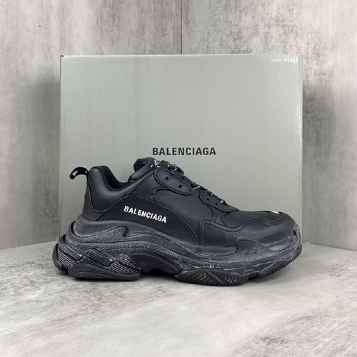 Ba*len*cia*ga Triple S SNEAKER