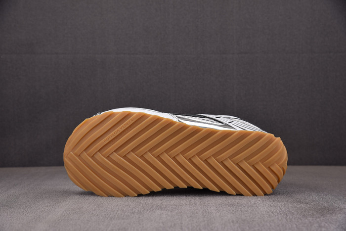 Bo*te*ga Ve*ne*ta BV044