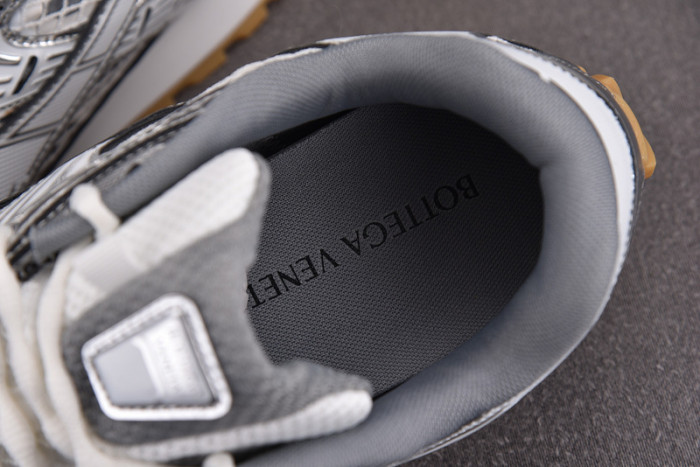 Bo*te*ga Ve*ne*ta BV044