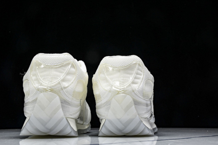 Bo*te*ga Ve*ne*ta BV057