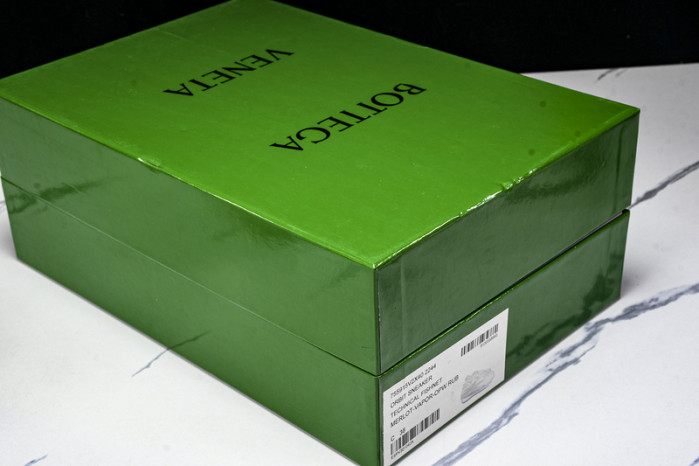 Bo*te*ga Ve*ne*ta BV057