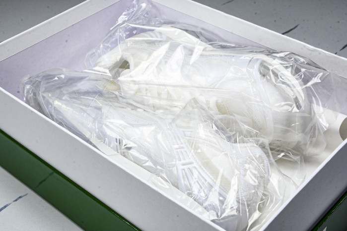 Bo*te*ga Ve*ne*ta BV057