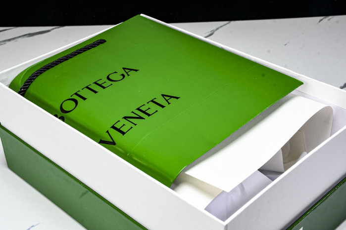 Bo*te*ga Ve*ne*ta BV057