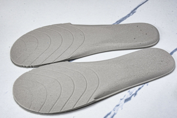 Bo*te*ga Ve*ne*ta BV057