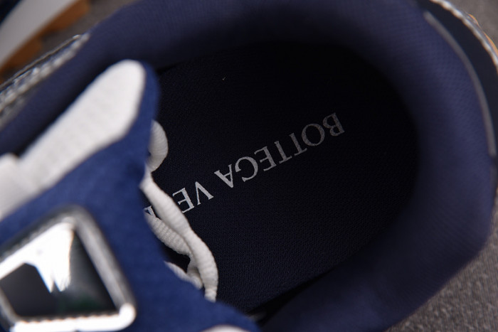 Bo*te*ga Ve*ne*ta BV059