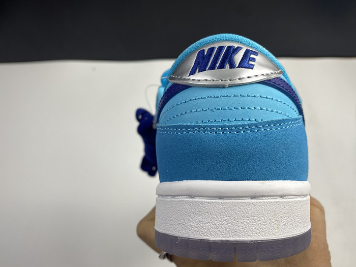 nike dunk  sb low “blue fury” bq6817-400