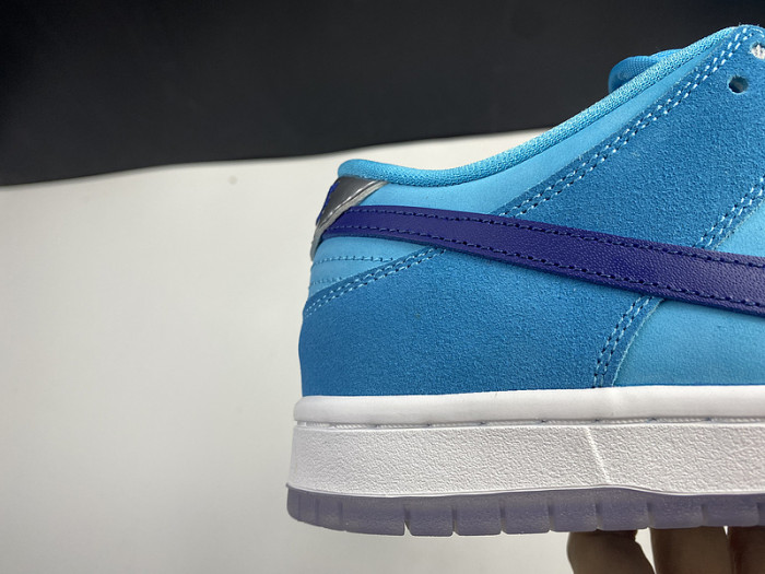 nike dunk  sb low “blue fury” bq6817-400