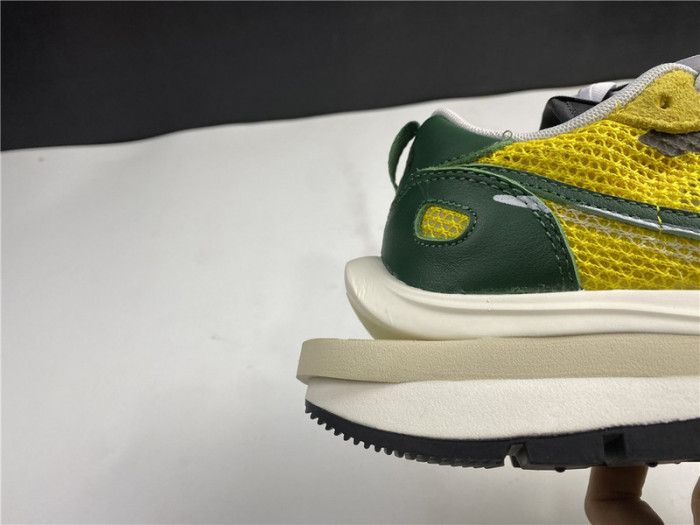 sacai x nike vaporwaffle “tour yellow” cv1363-700
