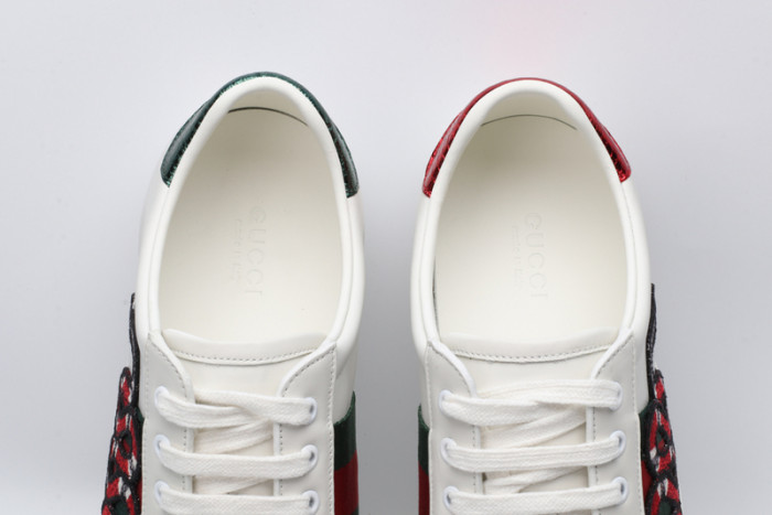 g*u*i ace embroidered low-top sneaker e2306