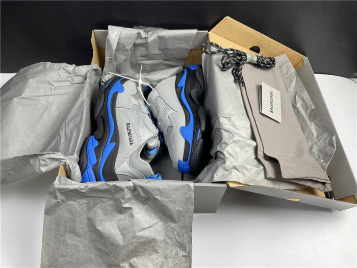 Ba*len*cia*ga triple s sneaker w06n1 9018