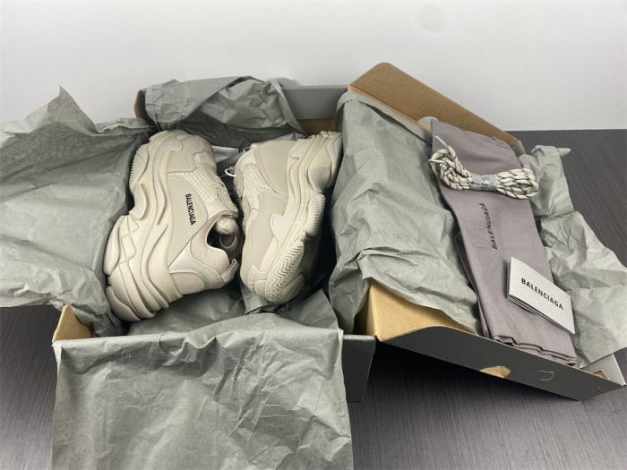 Ba*len*cia*ga triple s sneaker w2fw1 9700