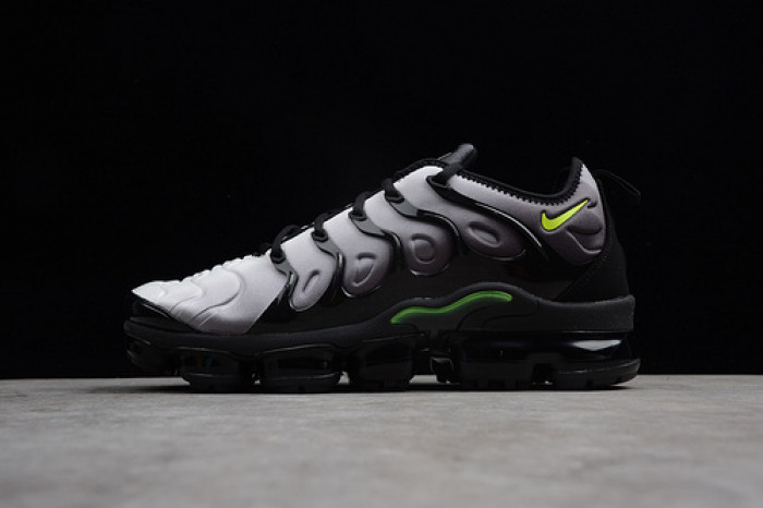 AIR VAPORMAX PLUS BLACK/VOLT-WHITE 924453-009