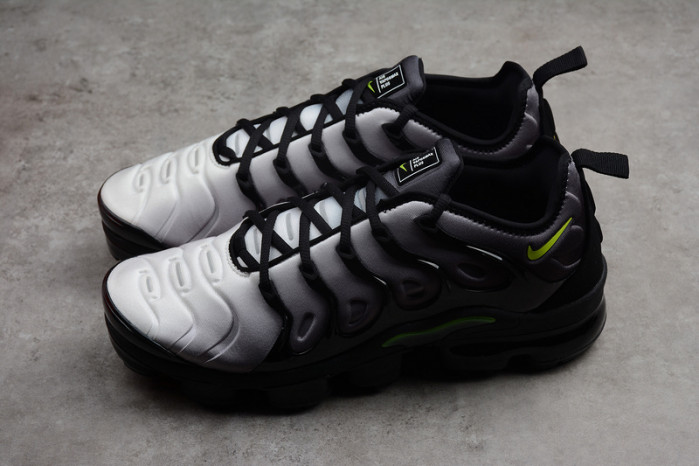 AIR VAPORMAX PLUS BLACK/VOLT-WHITE 924453-009
