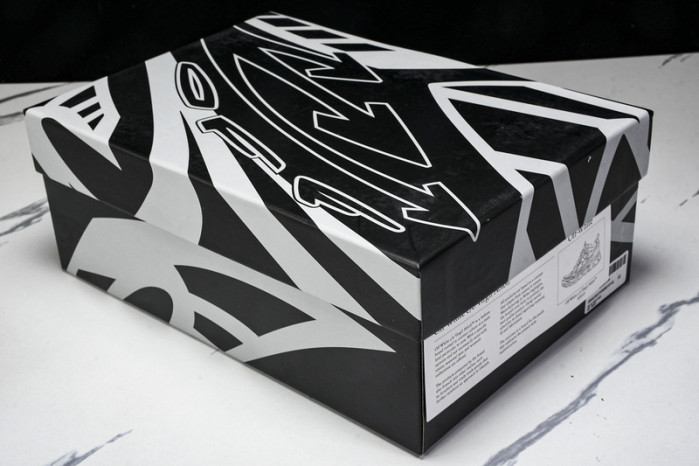 Off-White c/o Virgil Abloh