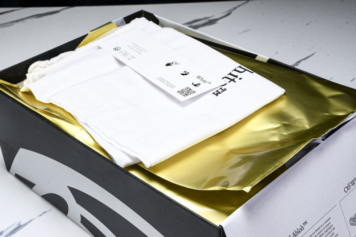 Off-White c/o Virgil Abloh