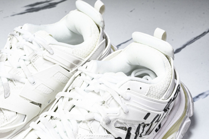 Ba*len*cia*ga TRACK 825417 WDTSC 1000