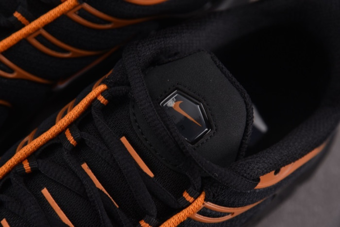 Nike Air Max Plus Dark Obsidian Monarch FN6949-400