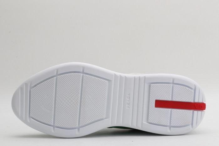 pra*a sneaker p010